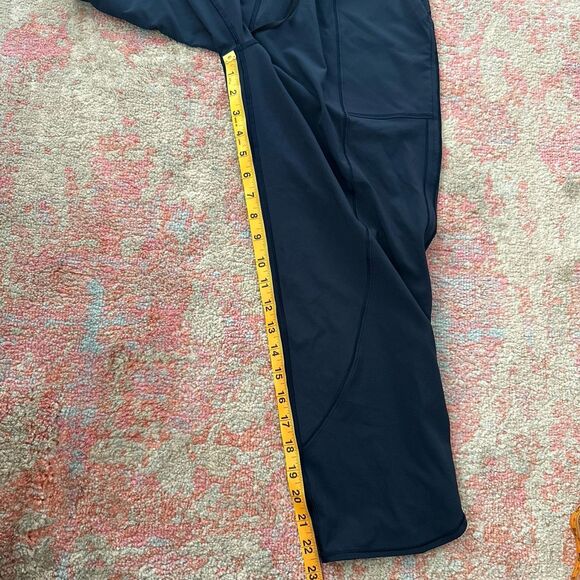 Lululemon Final Play Pants 23" Size 6 Navy Crop Travel Vacation Casual Gorp Cute - Picture 10 of 11